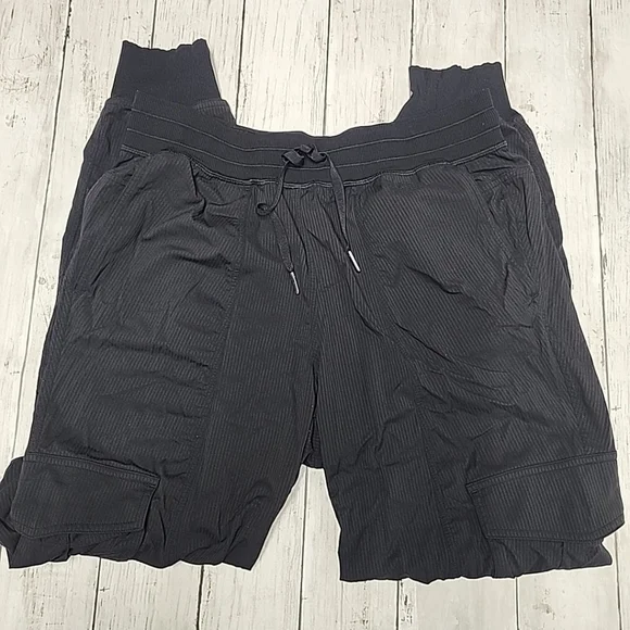 Lululemon Black Dance Studio Mid-Rise Jogger Cargo Pants Womens Size 6 Athletic - Picture 2 of 12